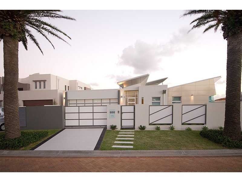 1 Royal Albert Crescent, Sovereign Islands QLD 4216